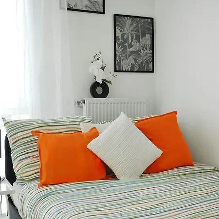 L'Eden Urbain Proche Lyon, Terrasse, BBQ et Parking Apartment