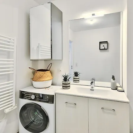 Apartment L'Eden Urbain Proche Lyon, Terrasse, BBQ et Parking *