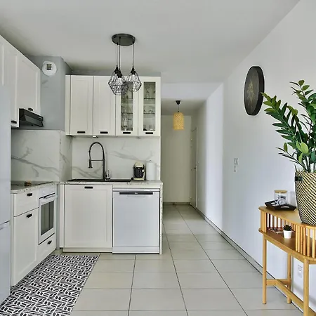 L'Eden Urbain Proche Lyon, Terrasse, BBQ et Parking *